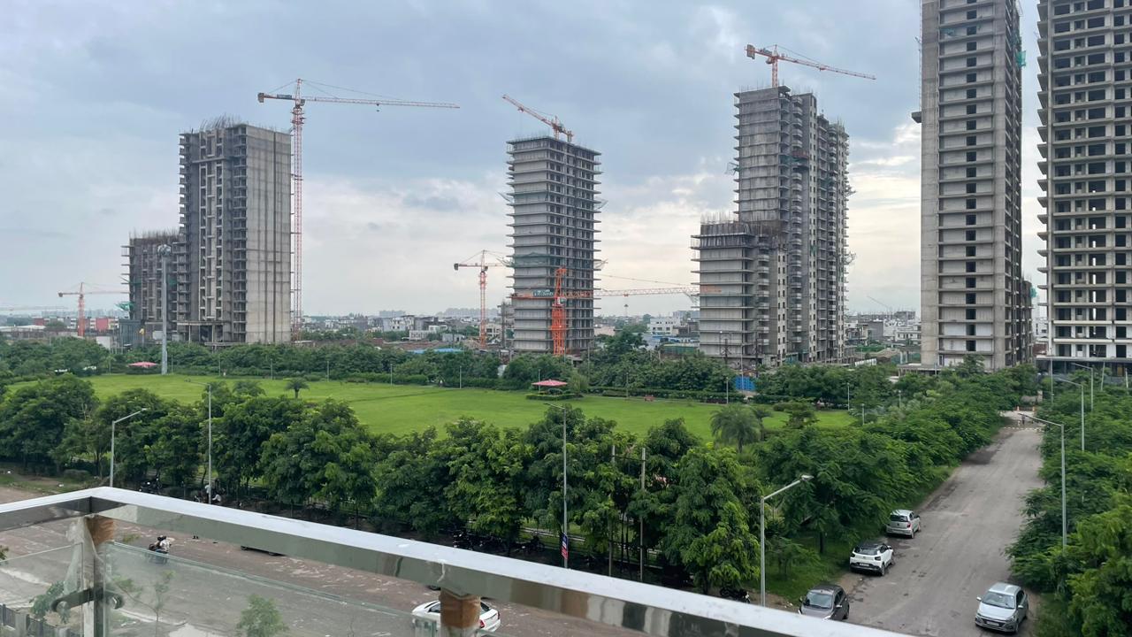 3 BHK + Extra Room Apartment For Rent in Hero Homes