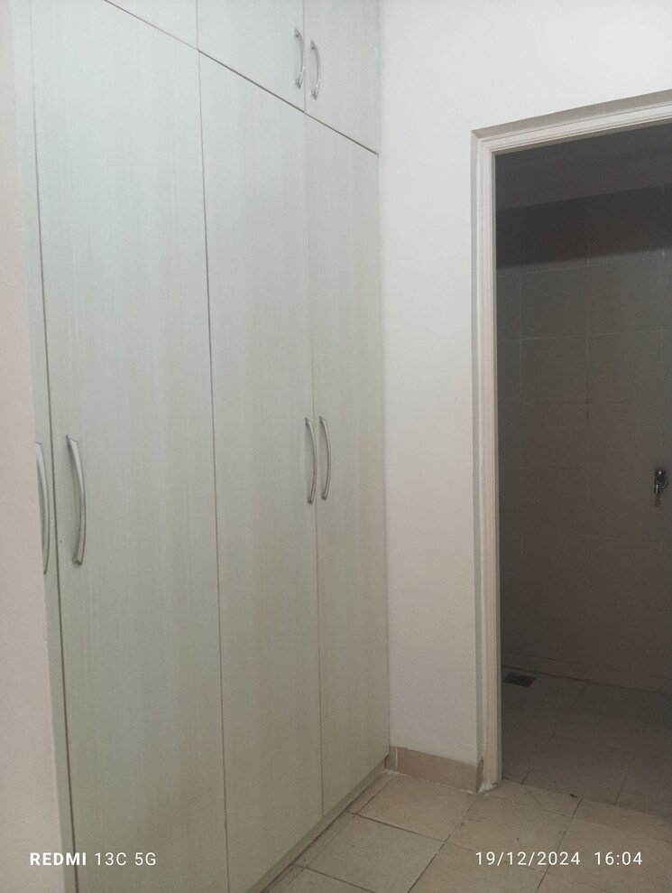 Room, emaar-emerald-estate 2.5 Bedroom 1200 Sq.Ft. Apartment In Sector 65 Gurgaon 9262896