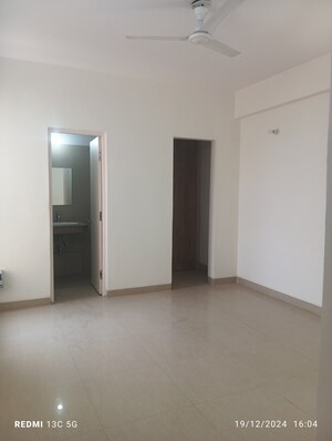 Room in 2.5 BHK Apartment at Emaar Emerald Estate, Sector 65 – for Rent