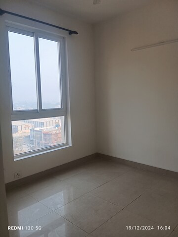 Room in 2.5 BHK Apartment at Emaar Emerald Estate, Sector 65 – for Rent