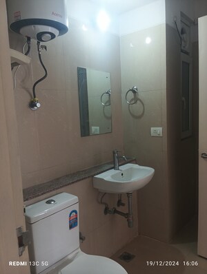 Bathroom in 2.5 BHK Apartment at Emaar Emerald Estate, Sector 65 – for Rent