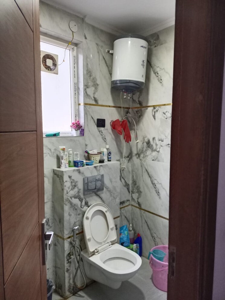 Bathroom, saket 3 Bedroom 1000 Sq.Ft. Independent House In Saket Delhi 9262904