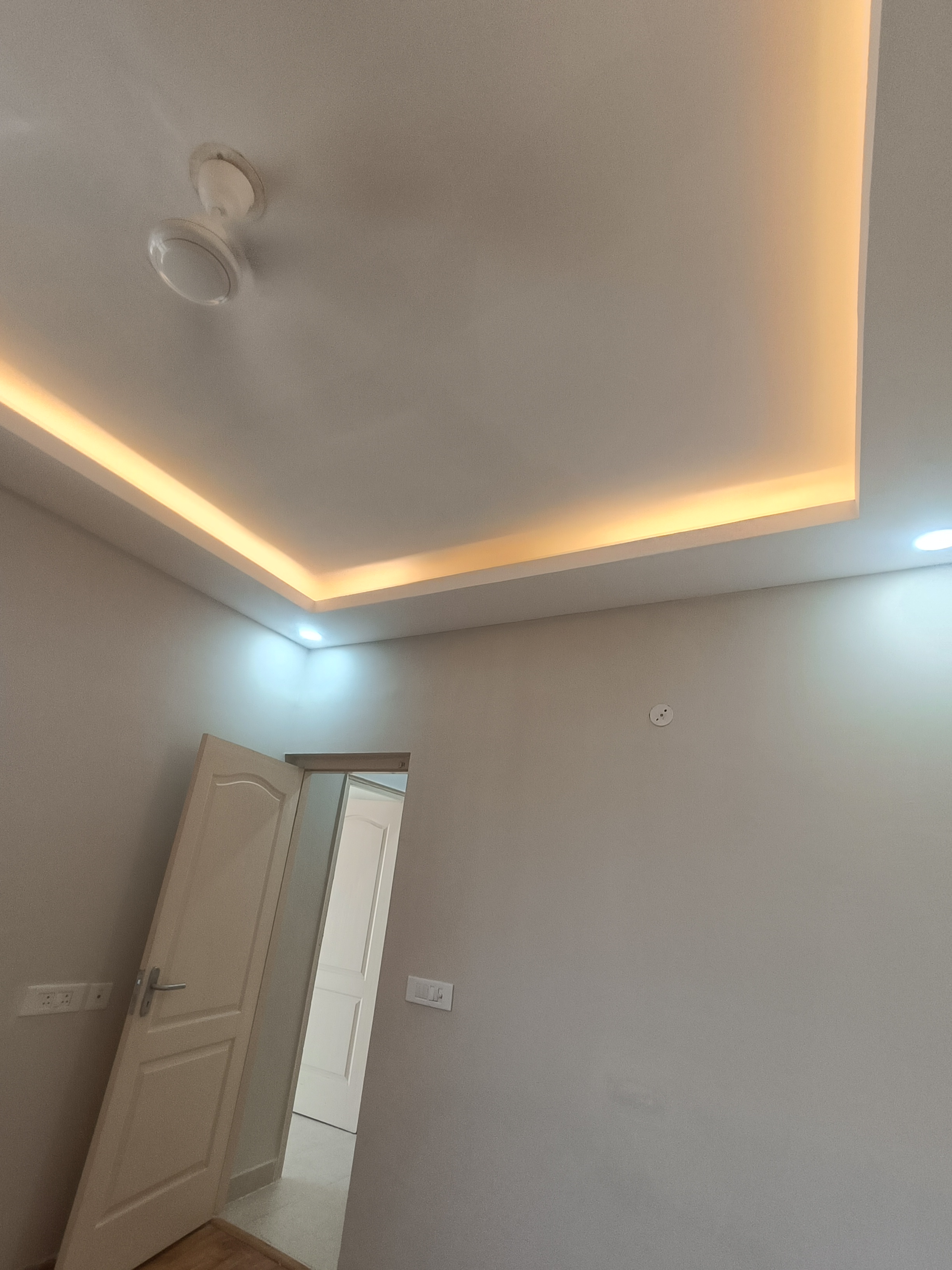 2 BHK + Servant Room Apartment For Rent in Tashee Capital Gateway