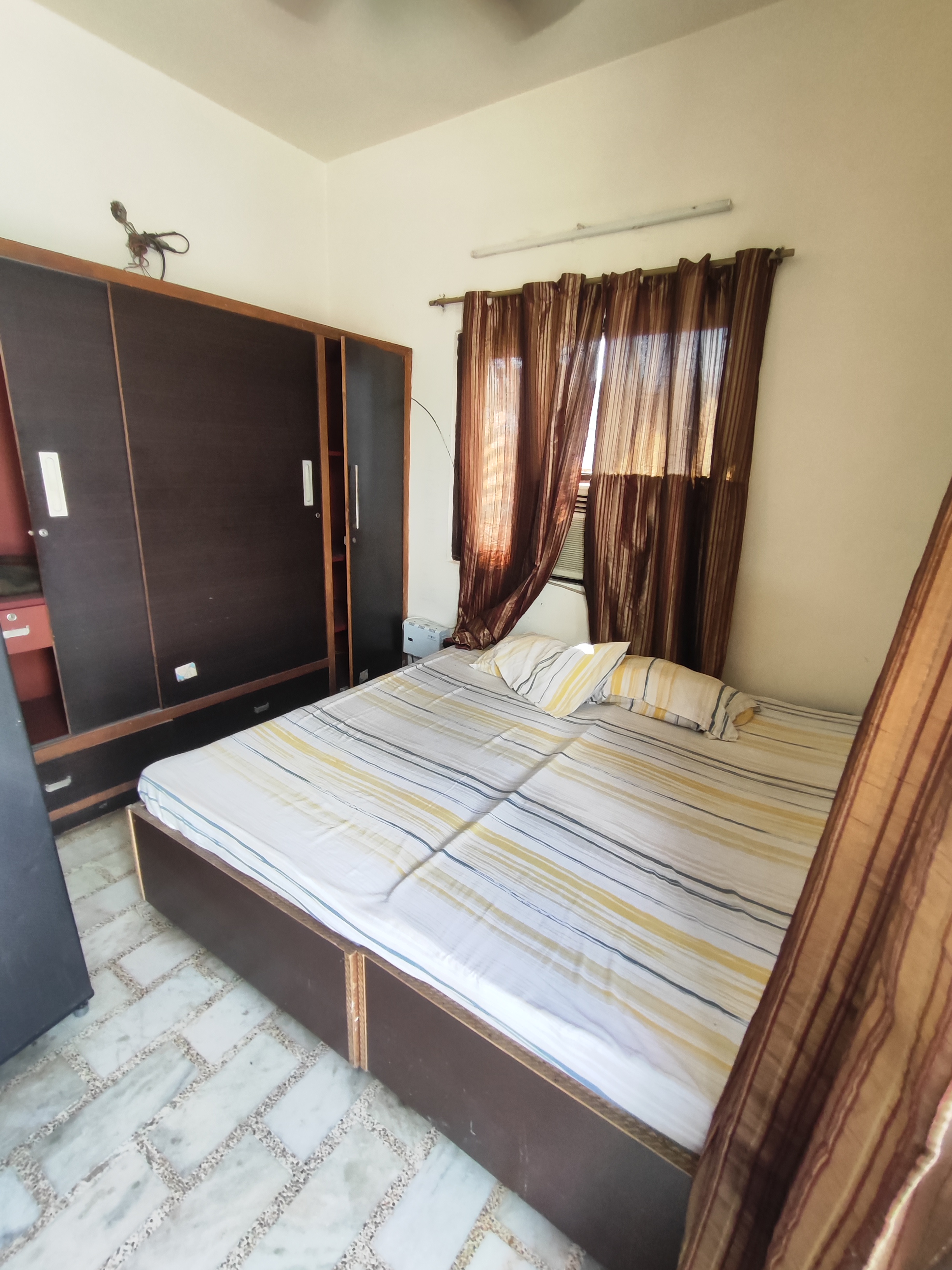 1 Rk+ Servant Room Villa For Rent in RWA Apartments Sector 19