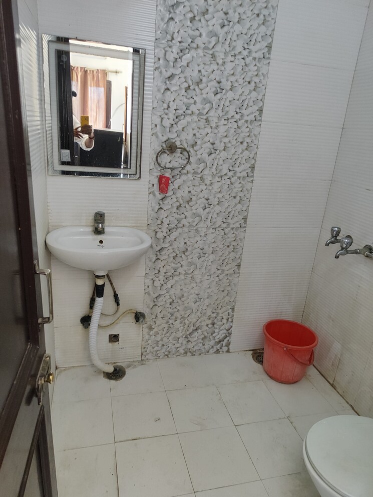 Bathroom, rwa-apartments-sector-19 1 RK 410 Sq.Ft. Villa In Sector 19 Noida 9262906