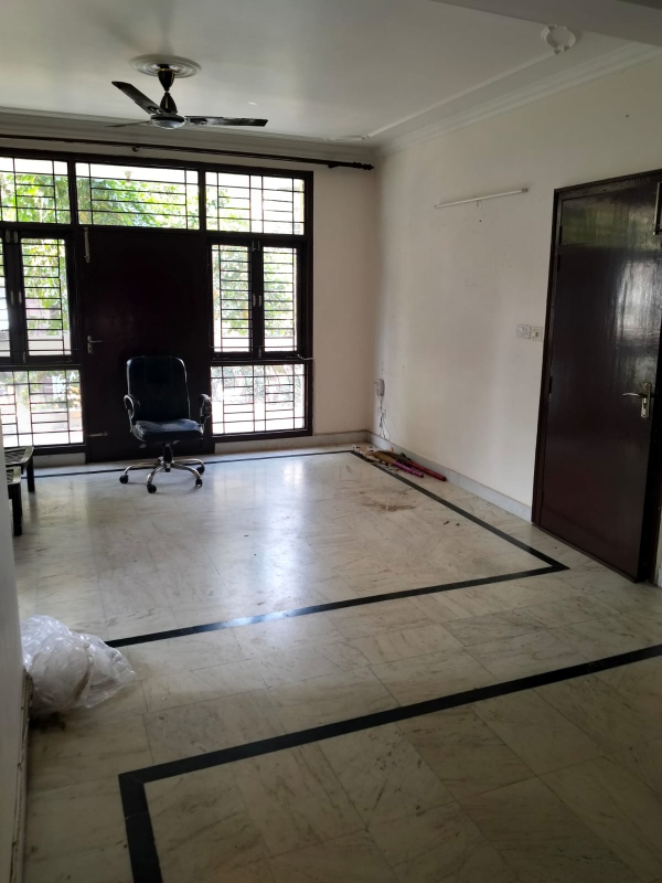 3.5 BHK + Servant Room Apartment For Sale in Puri Emerald Bay