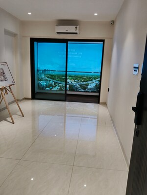 Room in 3 BHK Apartment at Arkade Vistas, Goregaon East – for Sale