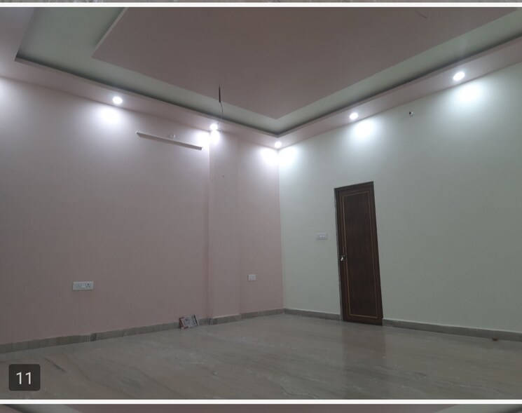 Room, gomti nagar Commercial Office Space 2200 Sq.Ft. In Gomti Nagar Lucknow 9262931