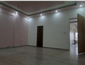 Room in  Office Space at Gomti Nagar – for Rent