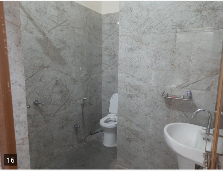 Bathroom, gomti nagar Commercial Office Space 2200 Sq.Ft. In Gomti Nagar Lucknow 9262931