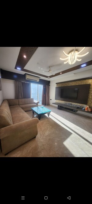 Bedroom in 3.5 BHK Apartment at Hiranandani Meadows, Manpada – for Rent