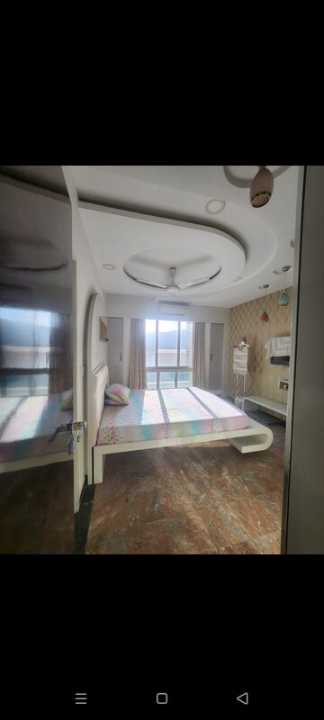 Bathroom in 3.5 BHK Apartment at Hiranandani Meadows, Manpada – for Rent