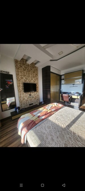 Bedroom in 3.5 BHK Apartment at Hiranandani Meadows, Manpada – for Rent