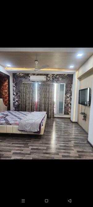 Bedroom in 3.5 BHK Apartment at Hiranandani Meadows, Manpada – for Rent