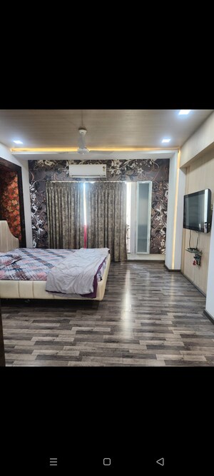 Bedroom in 3.5 BHK Apartment at Hiranandani Meadows, Manpada – for Rent