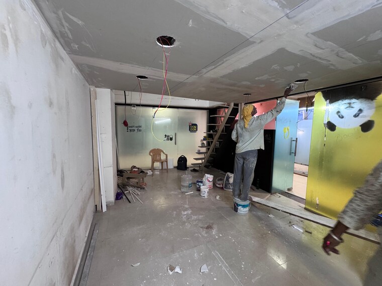  Parking, rustomjee-eaze-zone-mall Commercial Office Space 236 Sq.Ft. In Malad West Mumbai 9262920