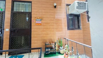 Furnished Amenities in 3 BHK Builder Floor at Green Fields Colony – for Rent