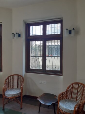 2 BHK Flat for Sale in Colaba, Mumbai