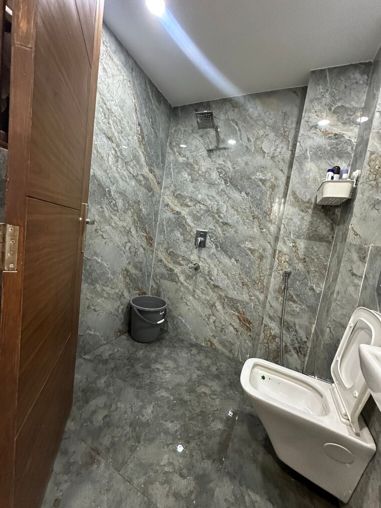 Bathroom, saket 2 Bedroom 803 Sq.Ft. Independent House In Saket Delhi 9262943