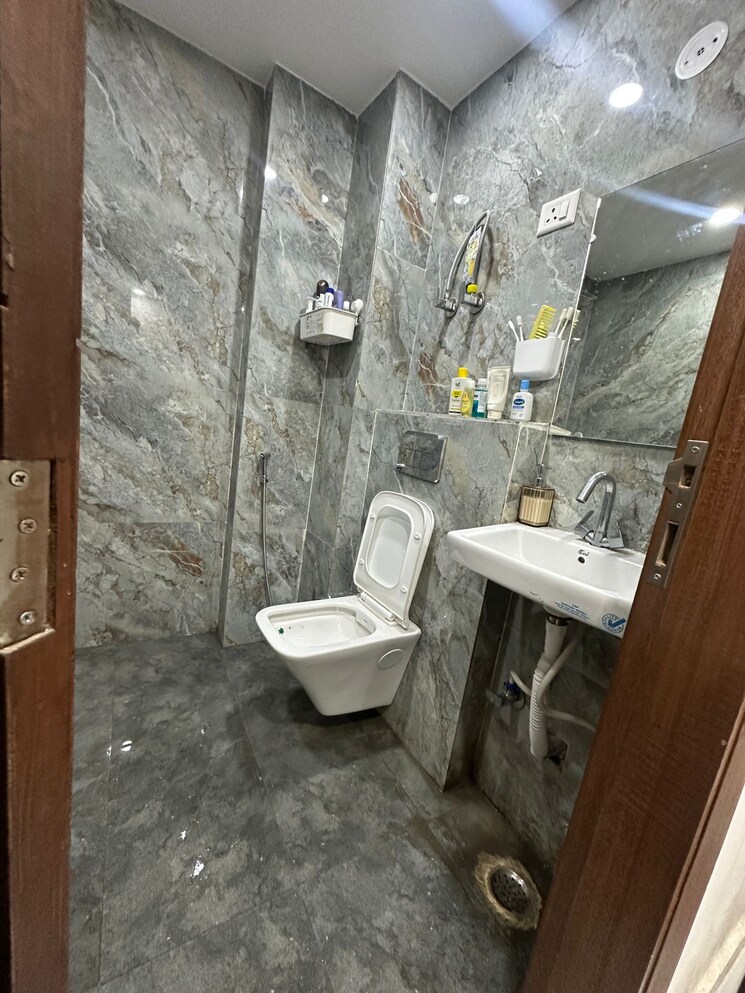 Bathroom, saket 2 Bedroom 803 Sq.Ft. Independent House In Saket Delhi 9262943
