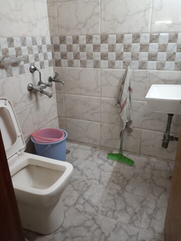 Master Bedroom in Studio Apartment at Varun Enclave, Sector 28 – for Rent