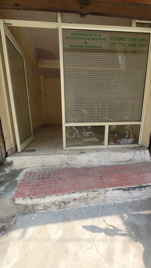  Shop For Rent in Dilshad Colony