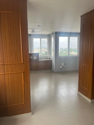 Room in 4 BHK Apartment at Adarsh Crystal, Cambridge Layout – for Sale