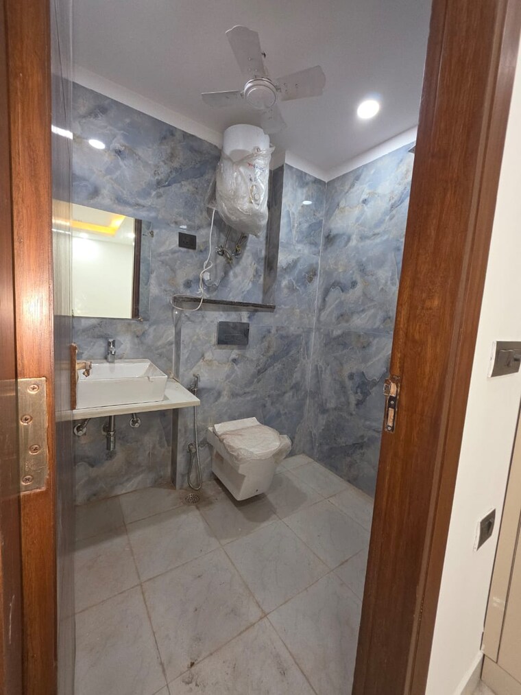 Bathroom, saket 3 Bedroom 1500 Sq.Ft. Independent House In Saket Delhi 9263122