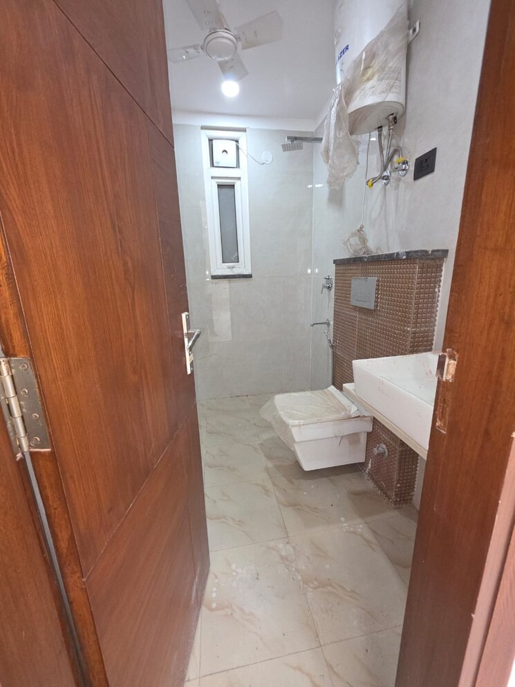 Bathroom, saket 3 Bedroom 1500 Sq.Ft. Independent House In Saket Delhi 9263122