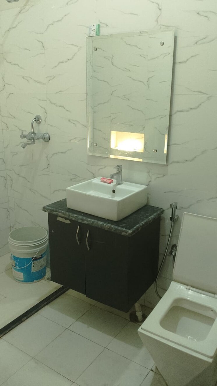 Attached Bathroom, sector 57 1.5 Bedroom 600 Sq.Ft. Builder Floor In Sector 57 Gurgaon 9263143