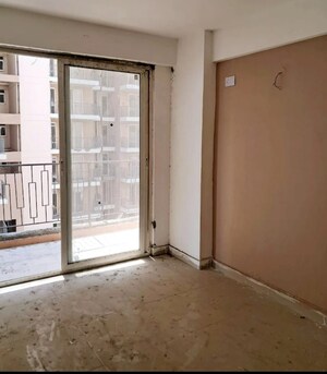 Room in 3 BHK Apartment at DLF Regal Gardens, Sector 90 – for Sale