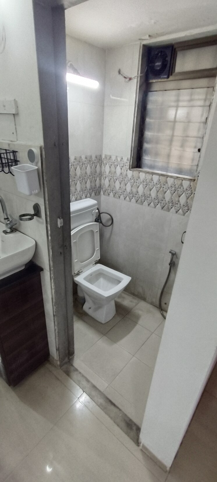 Bathroom, vijay-garden 1 Bedroom 450 Sq.Ft. Apartment In Ghodbunder Road Thane 9263181
