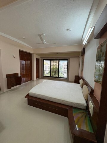 Bedroom in 2 BHK Apartment at Santacruz West – for Rent