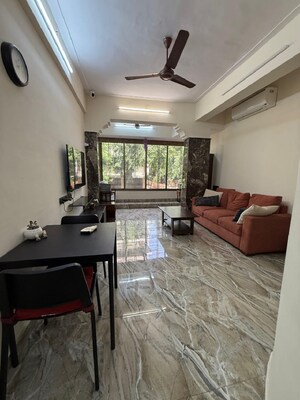 2 BHK Apartment For Rent in Khar West
