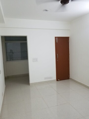 Room in 2 BHK Apartment at Supertech Cape Town, Sector 74 – for Rent