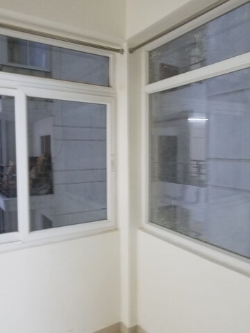 Room in 2 BHK Apartment at Supertech Cape Town, Sector 74 – for Rent