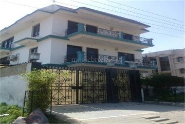 1 BHK Independent House For Rent in Sector 4