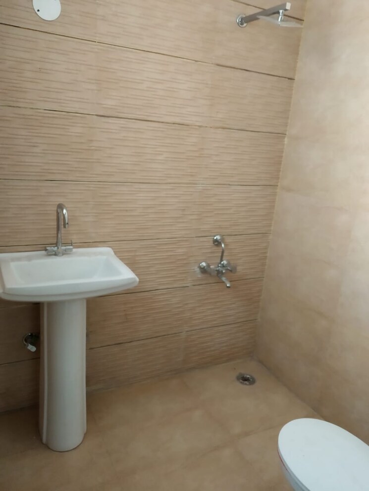 Bathroom, sector 4 1 Bedroom 924 Sq.Ft. Independent House In Sector 4 Gurgaon 9263265