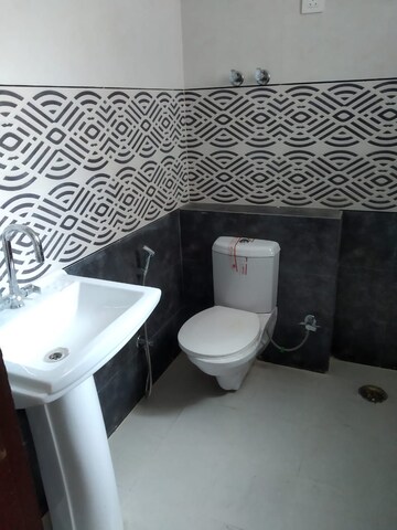 1 BHK Independent House For Rent in Sector 4