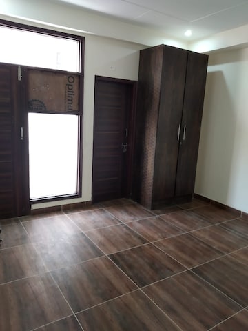 Room in 1 BHK Independent House at Sector 4 – for Rent