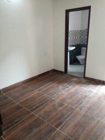Room in 1 BHK Independent House at Sector 4 – for Rent