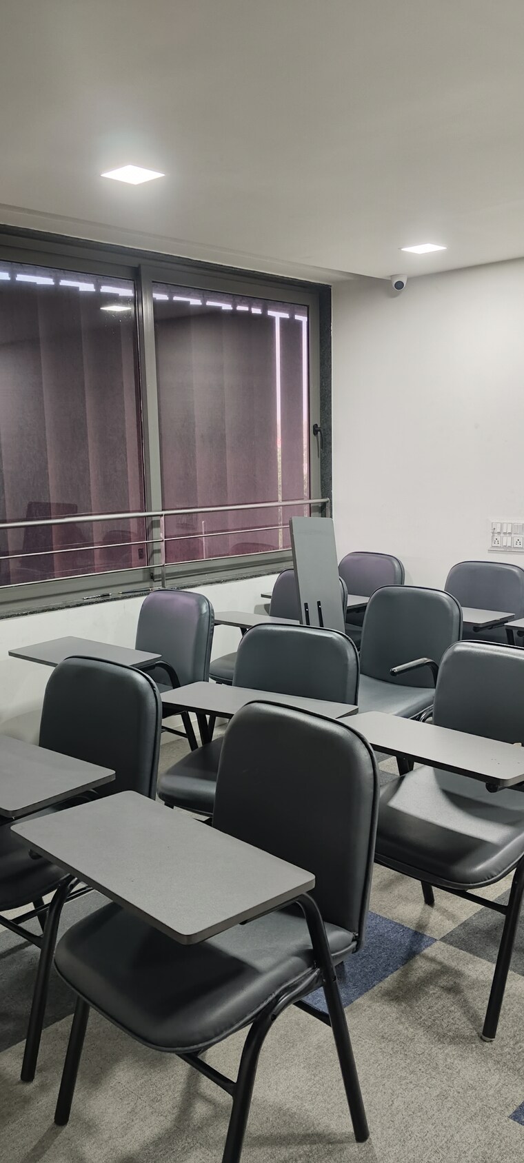 Team Area, ambawadi Commercial Office Space 1830 Sq.Ft. In Ambawadi Ahmedabad 9263299