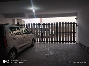 Parking in 1 BHK Independent House at Sector 4 – for Rent