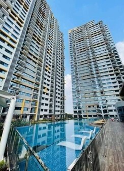 1.5 BHK Apartment For Sale in Amanora Gold Towers