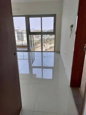 Room in 1 BHK Apartment at Amanora Adreno Towers, Hadapsar – for Sale