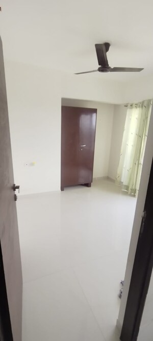 Room in 1 BHK Apartment at JVM Aroma, Kasarvadavali – for Rent