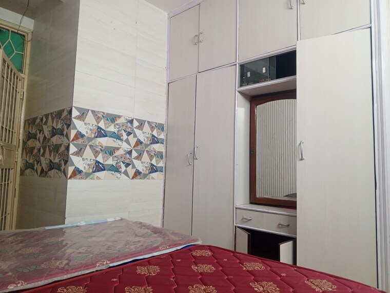 Room, ardee-mall 2 Bedroom 192 Sq.Yd. Builder Floor In Sector 52 Gurgaon 9263367