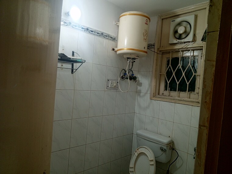 Bathroom, ardee-mall 2 Bedroom 192 Sq.Yd. Builder Floor In Sector 52 Gurgaon 9263367