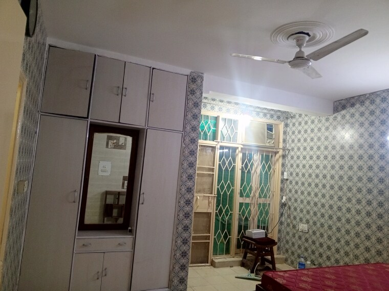 Room, ardee-mall 2 Bedroom 192 Sq.Yd. Builder Floor In Sector 52 Gurgaon 9263367