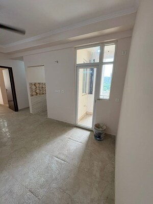 Room in 2 BHK Apartment at Amrapali Golf Homes, Sector 4 Greater Noida – for Sale